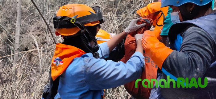 Mantap... Putri Mapala pimpin operasi kemanusiaan SARMMI